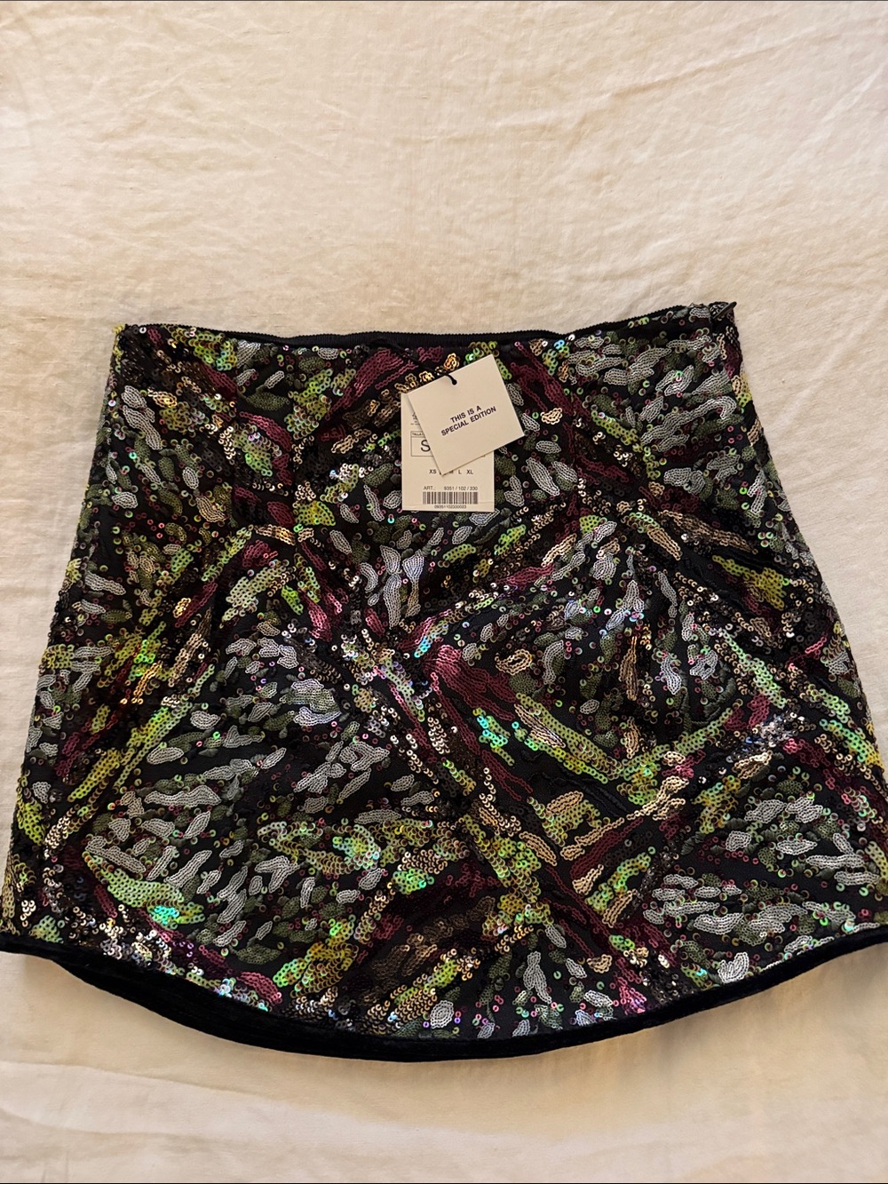 Zara NWT multicolor Sequin Mini Skirt on black underlay size Small